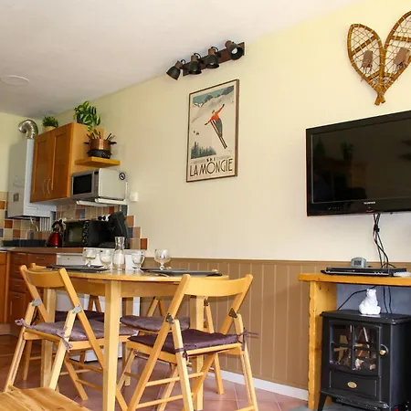 Appartement Le Montana Balcon Plein Sud Pied De Piste Parking Souterrain Prive La Mongie